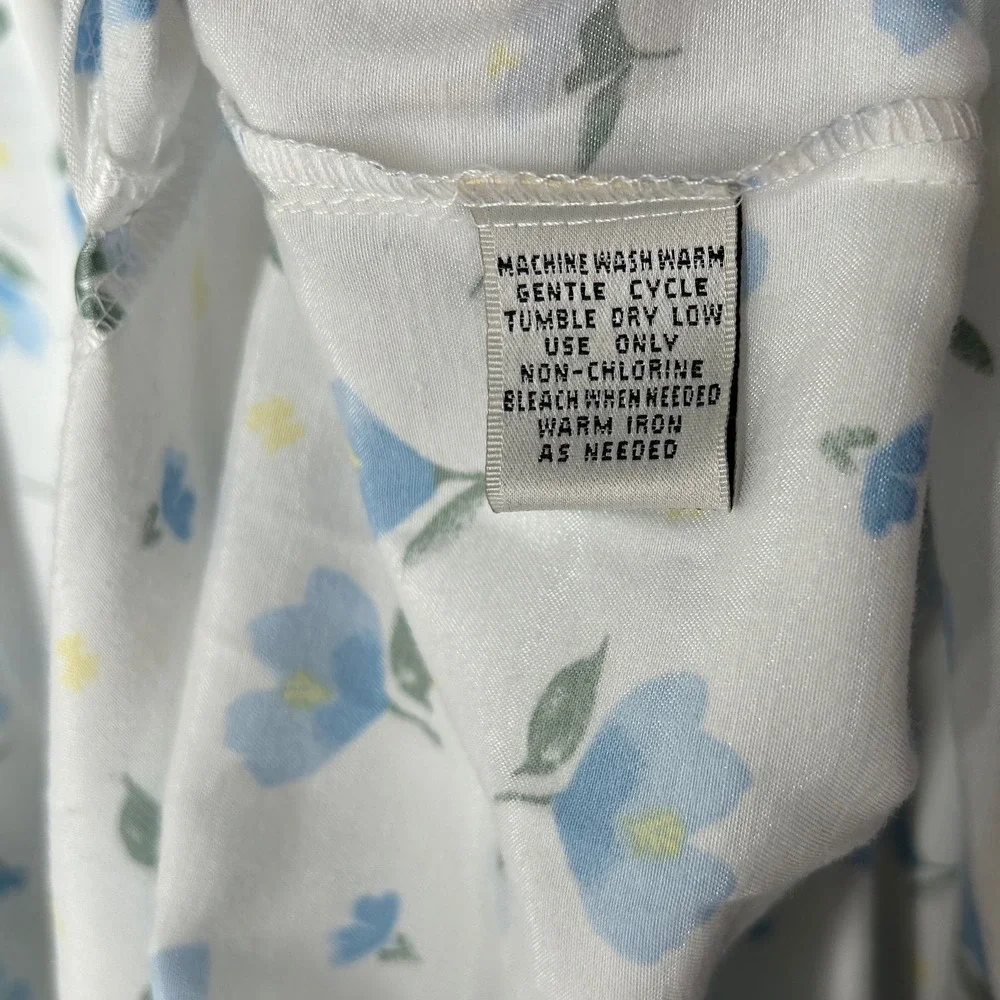 Delicates Satiny Grannycore Long Sleeve Nightgown White w/Blue Flower Size Med